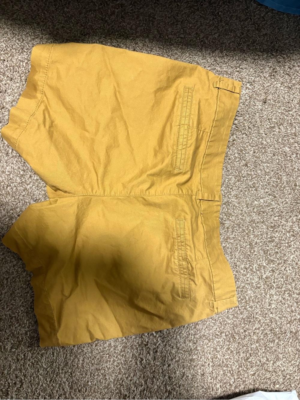 Old Navy Women’s everyday shorts - Picture 2 of 2